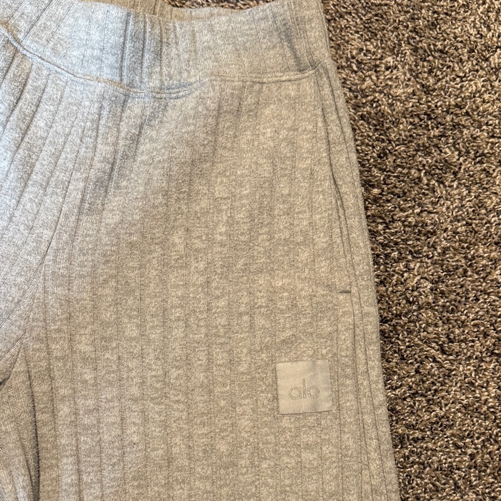 Alo wide leg sweats - Picture 2 of 4
